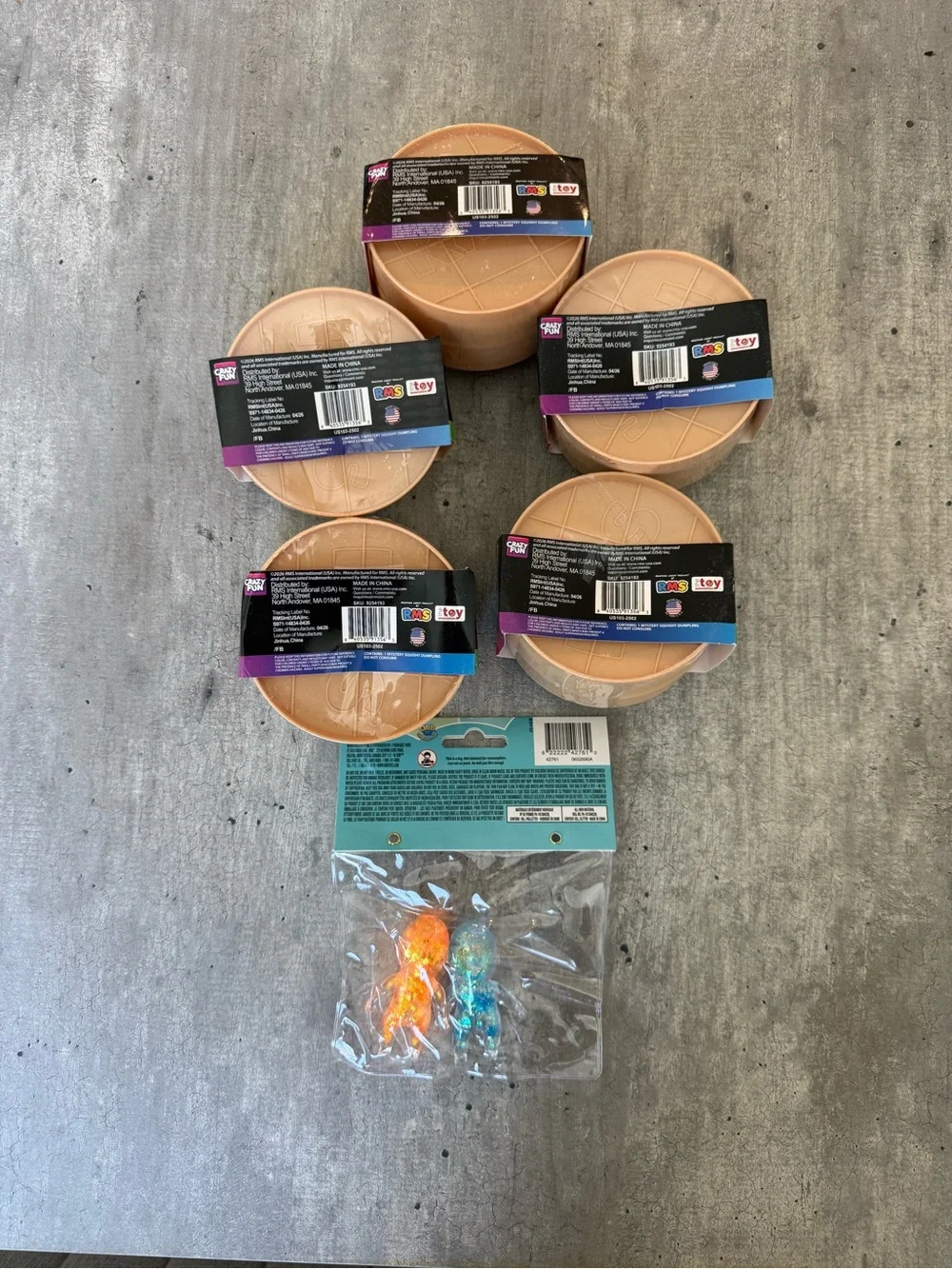 Mystery Dumpling Surprise Toy - Beige Dumpling with Multicolor Figures